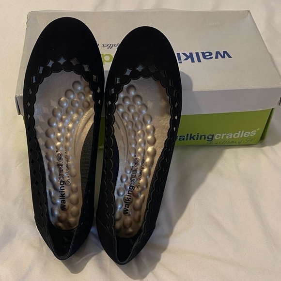 NEW Walking Cradles Betsy Flats. Black Nubuck. Size 7.5W - Picture 8 of 8